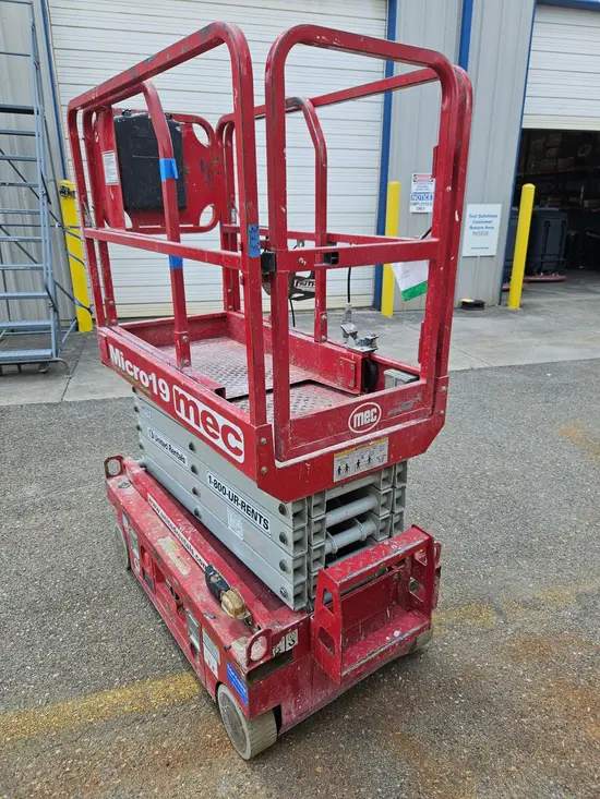 2019 MEC MICRO 19 Scissor Lift