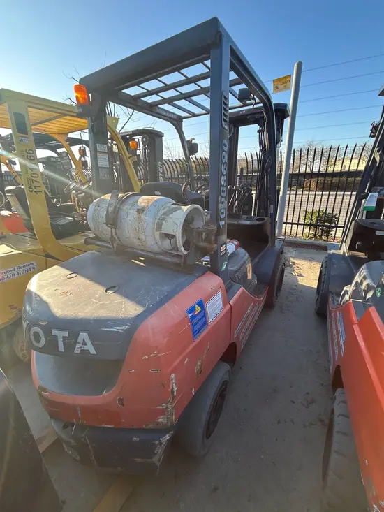 2019 Toyota 8FGU30 Warehouse Forklift