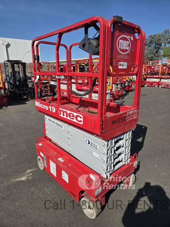 2018 MEC MICRO 19 Scissor Lift
