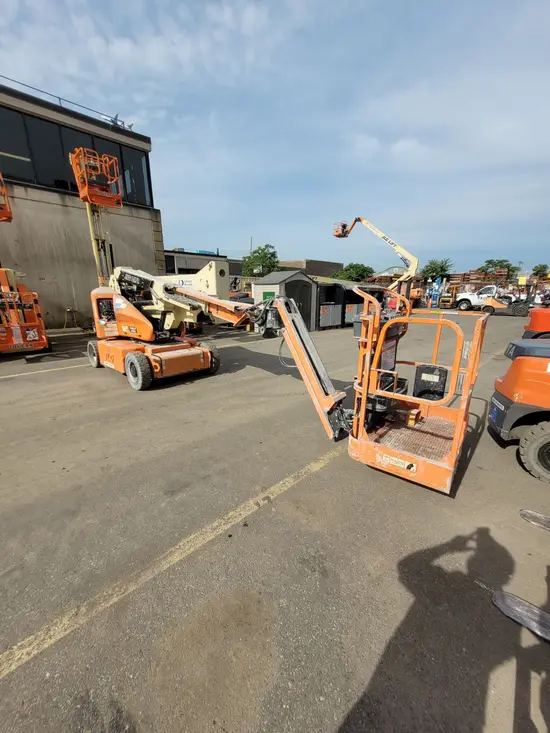 2014 JLG E400AJPN Articulating Boom Lift
