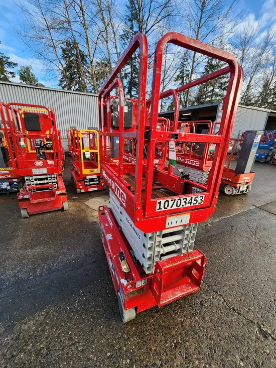 2017 MEC MICRO 19 Scissor Lift