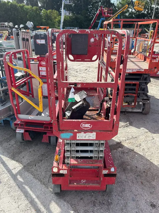 2018 MEC MICRO 19 Scissor Lift