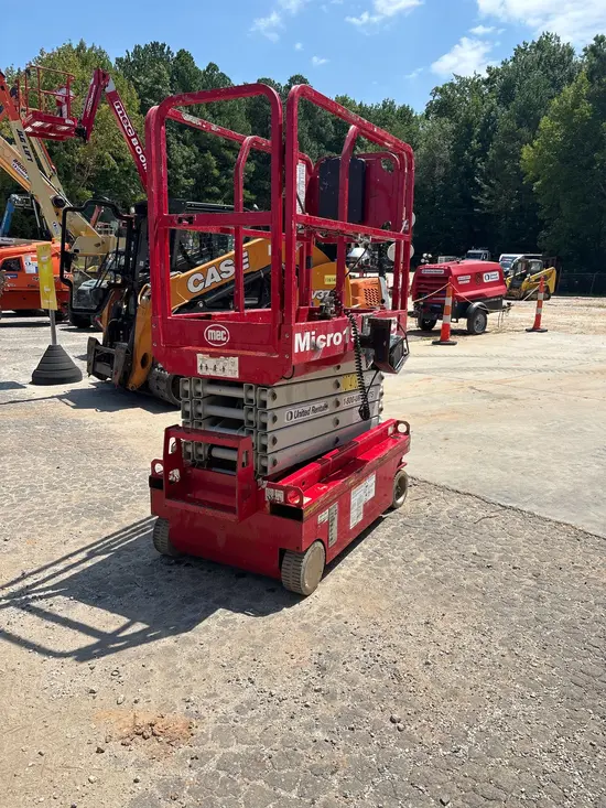 2018 MEC MICRO 19 Scissor Lift