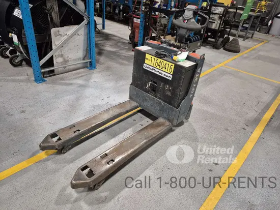 2023 Toyota 8HBW23 Jack