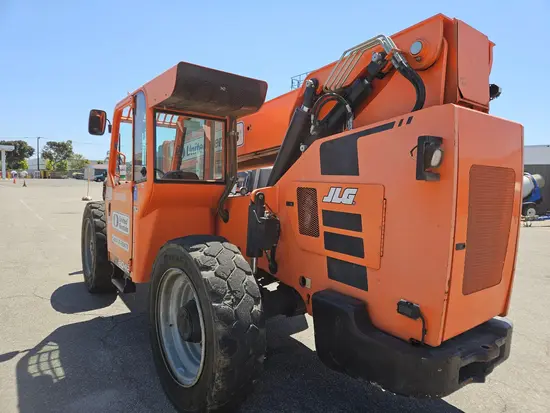 2017 SKYTRAK 8042 Forklift