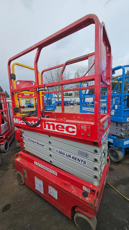 2018 MEC MICRO 19 Scissor Lift