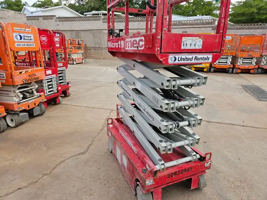 2018 MEC MICRO 19 Scissor Lift