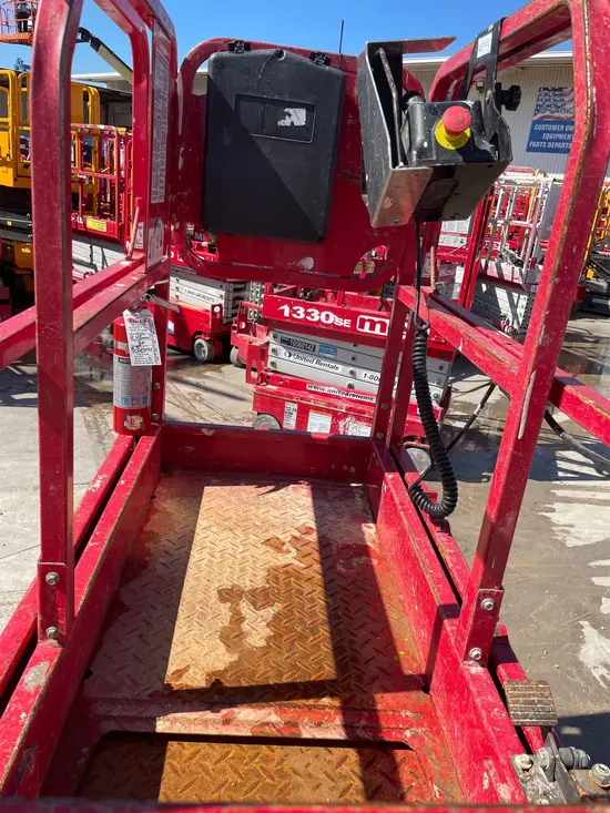 2018 MEC MICRO 19 Scissor Lift