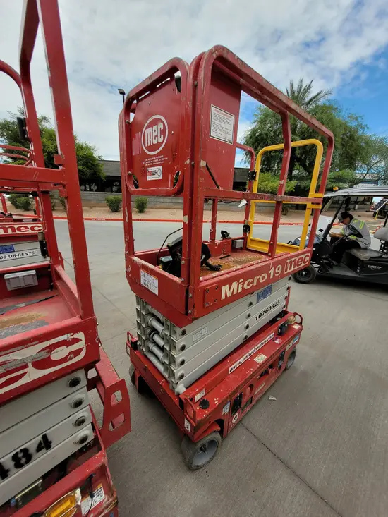 2018 MEC MICRO 19 Scissor Lift