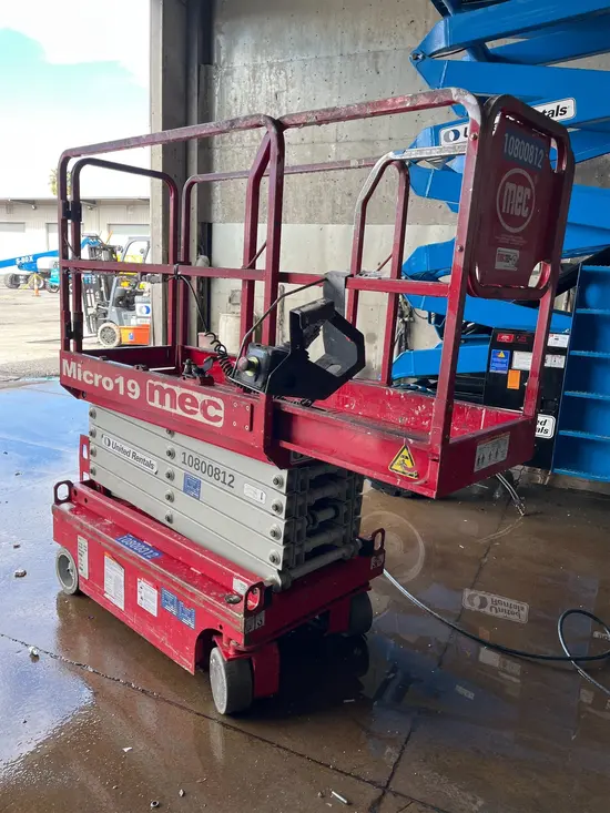 2018 MEC MICRO 19 Scissor Lift