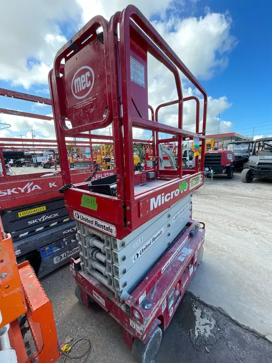 2018 MEC MICRO 19 Scissor Lift