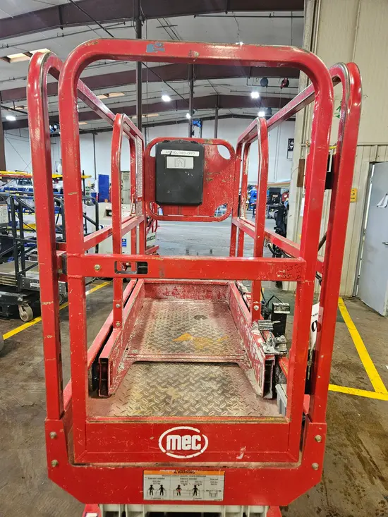 2018 MEC MICRO 19 Scissor Lift
