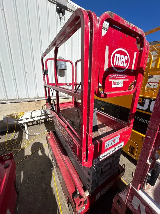 2018 MEC MICRO 19 Scissor Lift