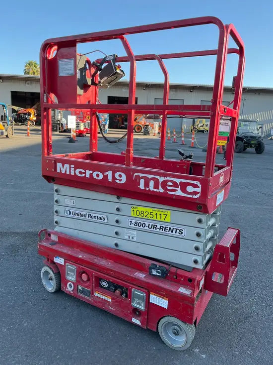 2018 MEC MICRO 19 Scissor Lift