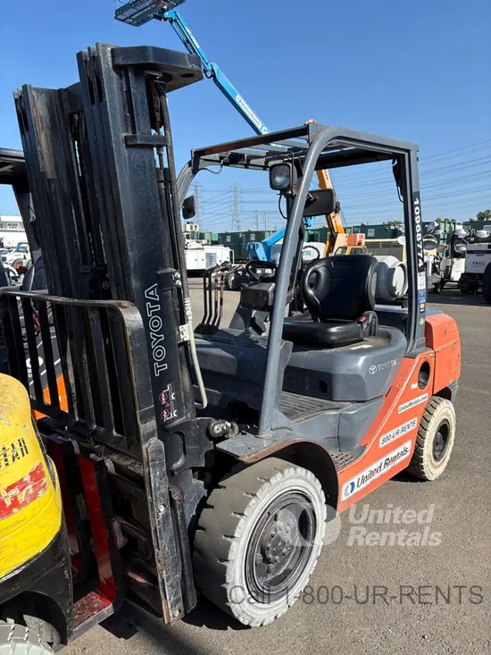 2019 Toyota 8FGU30 Warehouse Forklift