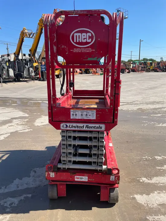2018 MEC MICRO 19 Scissor Lift
