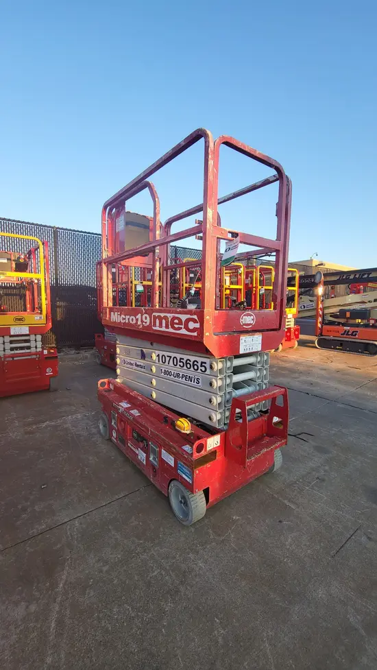 2018 MEC MICRO 19 Scissor Lift