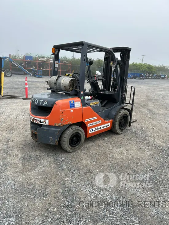 2019 Toyota 8FGU30 Warehouse Forklift