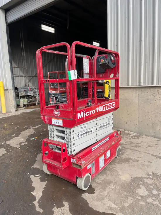 2018 MEC MICRO 19 Scissor Lift
