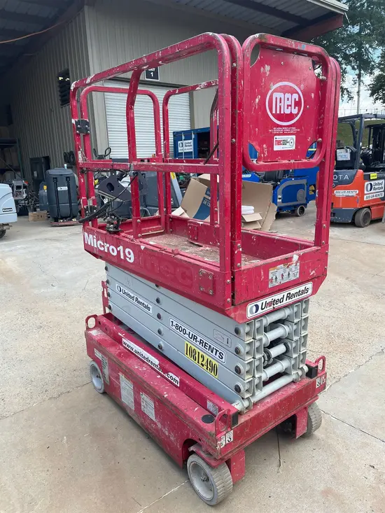 2018 MEC MICRO 19 Scissor Lift