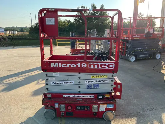 2018 MEC MICRO 19 Scissor Lift