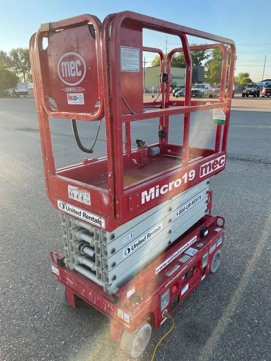 2018 MEC MICRO 19 Scissor Lift