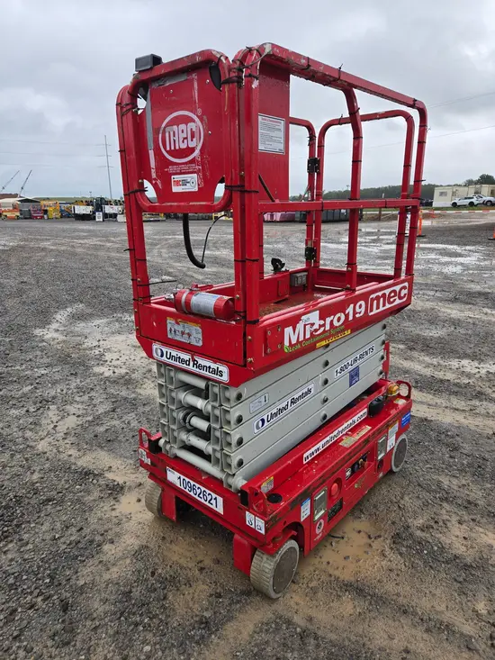 2019 MEC MICRO 19 Scissor Lift