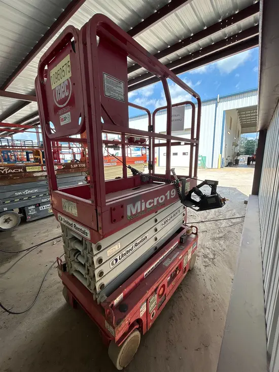 2019 MEC MICRO 19 Scissor Lift