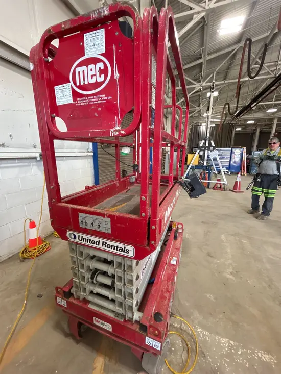 2018 MEC MICRO 19 Scissor Lift