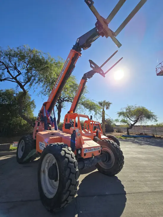 2017 SKYTRAK 8042 Forklift