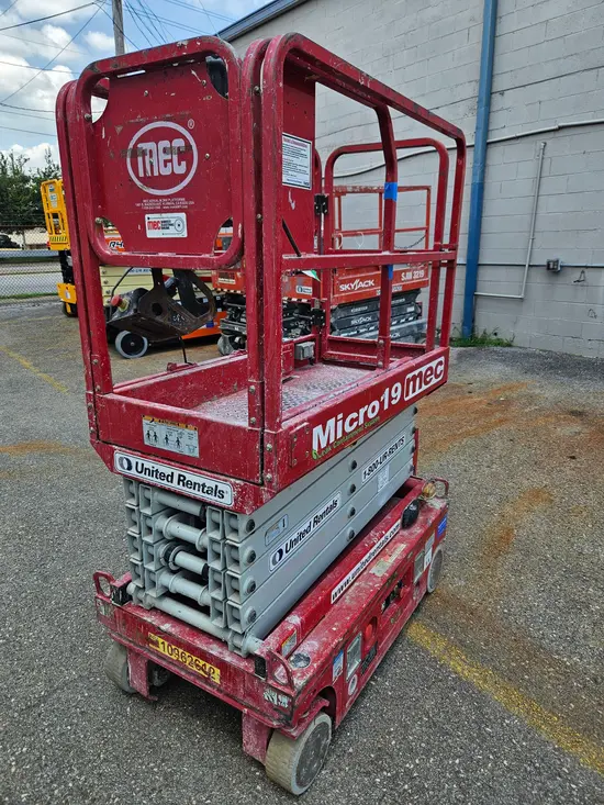 2019 MEC MICRO 19 Scissor Lift