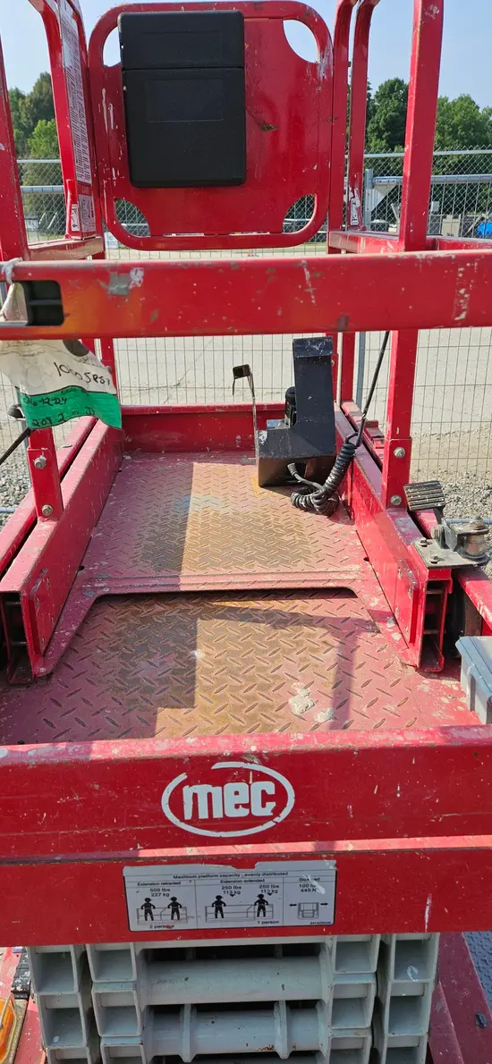 2018 MEC MICRO 19 Scissor Lift