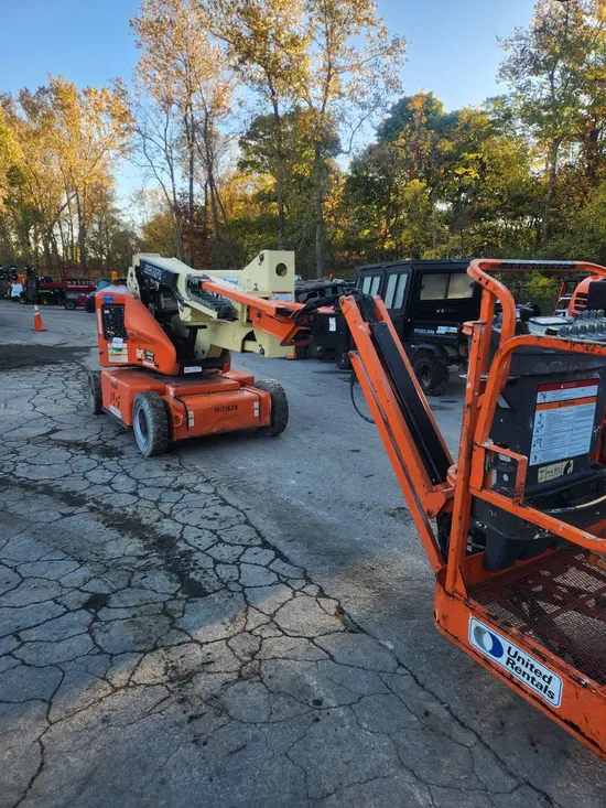 2013 JLG E400AJPN Articulating Boom Lift