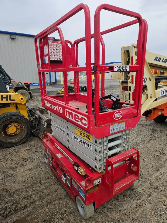 2018 MEC MICRO 19 Scissor Lift