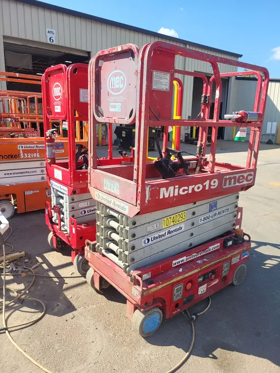2018 MEC MICRO 19 Scissor Lift