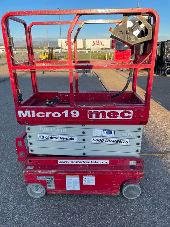 2018 MEC MICRO 19 Scissor Lift