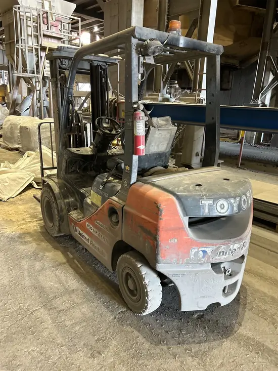 2018 Toyota 8FDU25 Warehouse Forklift