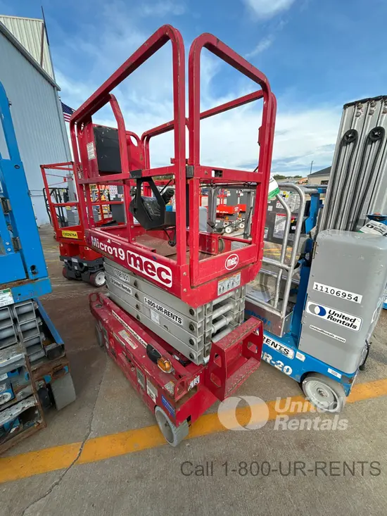 2019 MEC MICRO 19 Scissor Lift