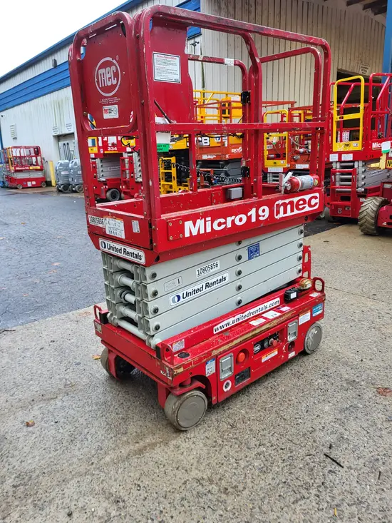 2018 MEC MICRO 19 Scissor Lift