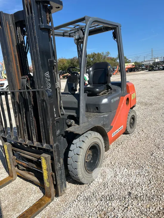 2019 Toyota 8FDU25 Warehouse Forklift