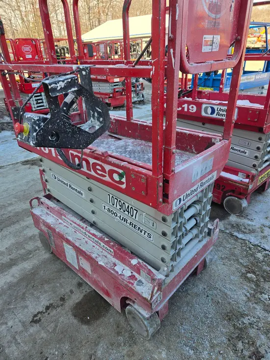 2018 MEC MICRO 19 Scissor Lift