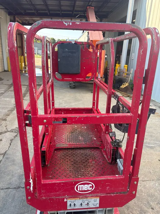 2018 MEC MICRO 19 Scissor Lift