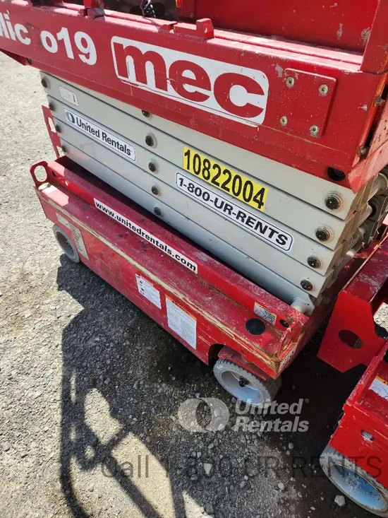 2018 MEC MICRO 19 Scissor Lift