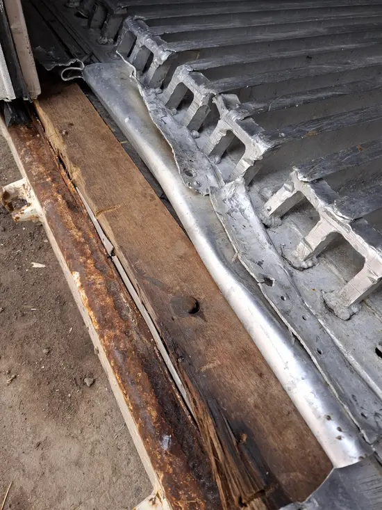 entry floor edge