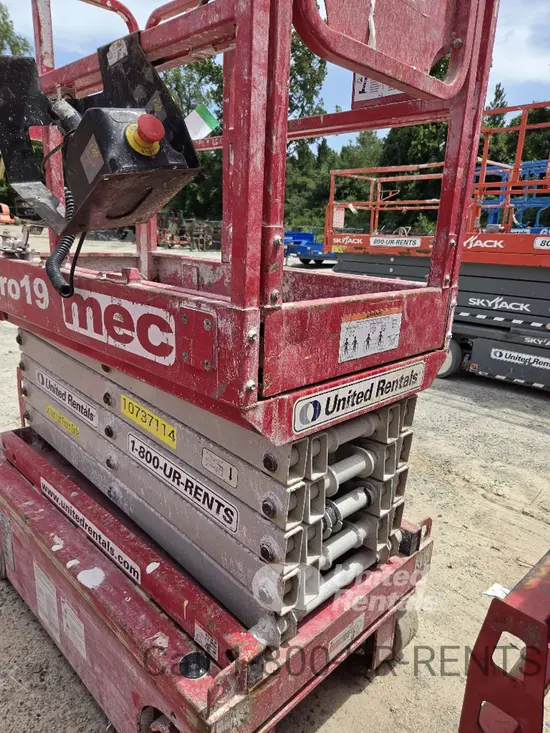 2018 MEC MICRO 19 Scissor Lift