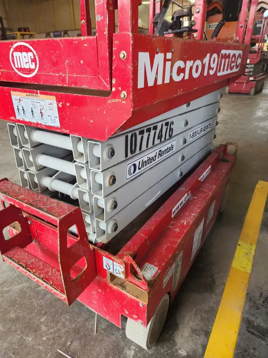 2018 MEC MICRO 19 Scissor Lift