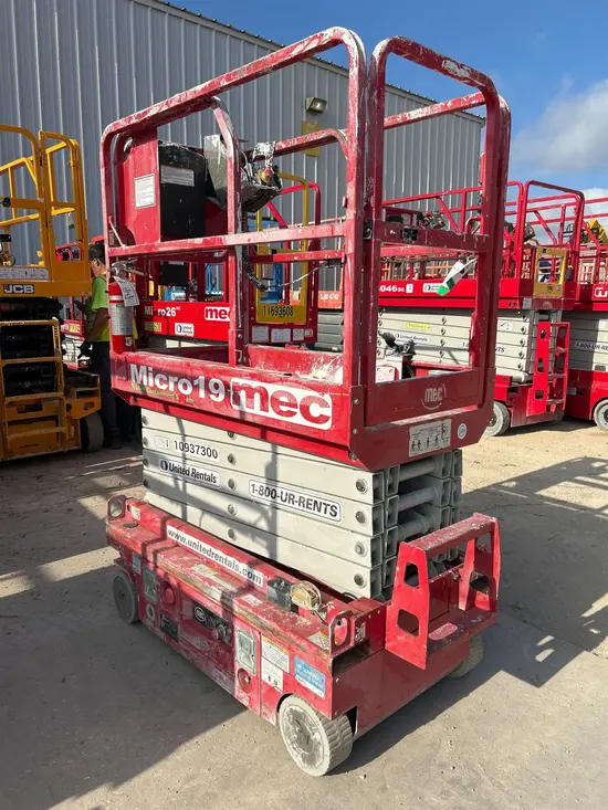 2019 MEC MICRO 19 Scissor Lift