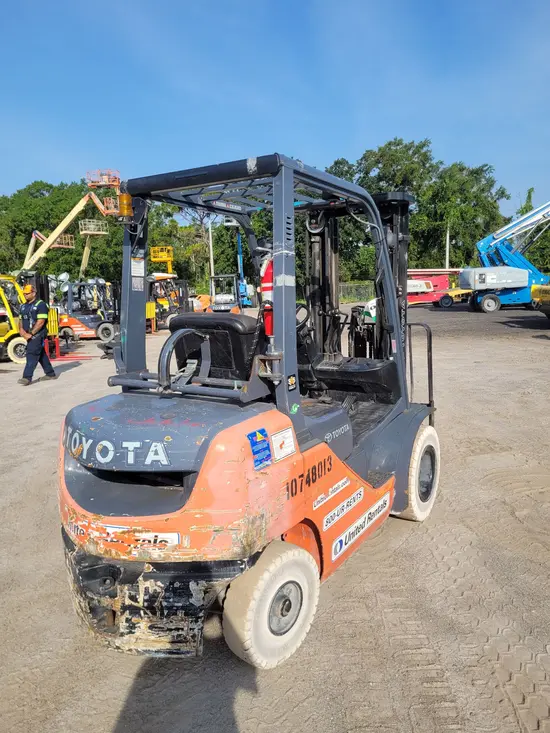 2018 Toyota 8FGU25 Warehouse Forklift