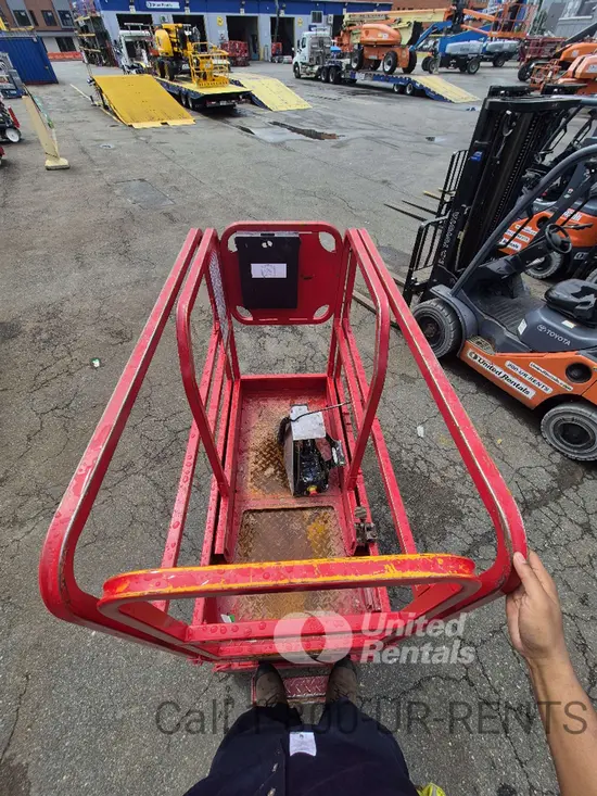 2018 MEC MICRO 19 Scissor Lift
