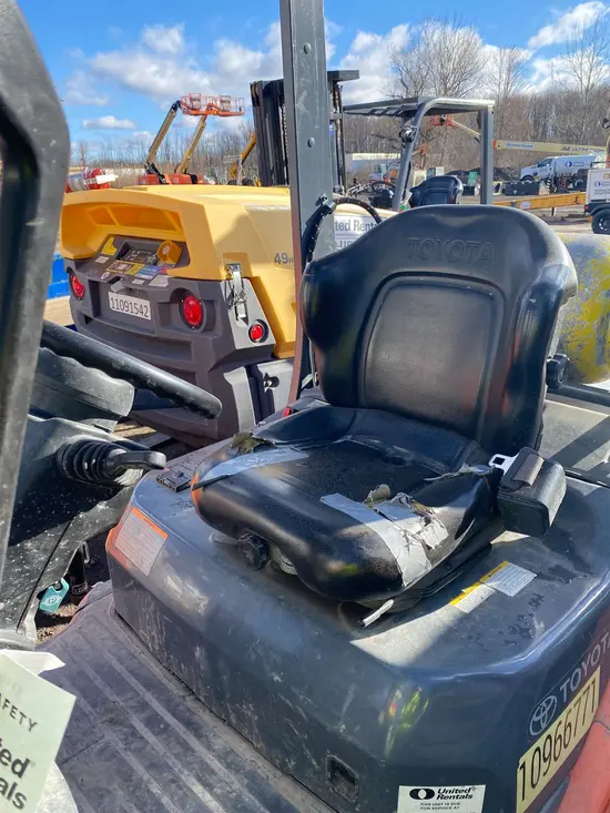 2019 Toyota 8FGU30 Warehouse Forklift
